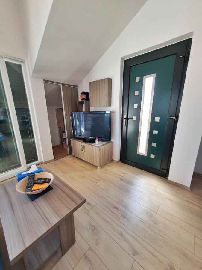 Apartmani Latin Jezera Exterior foto